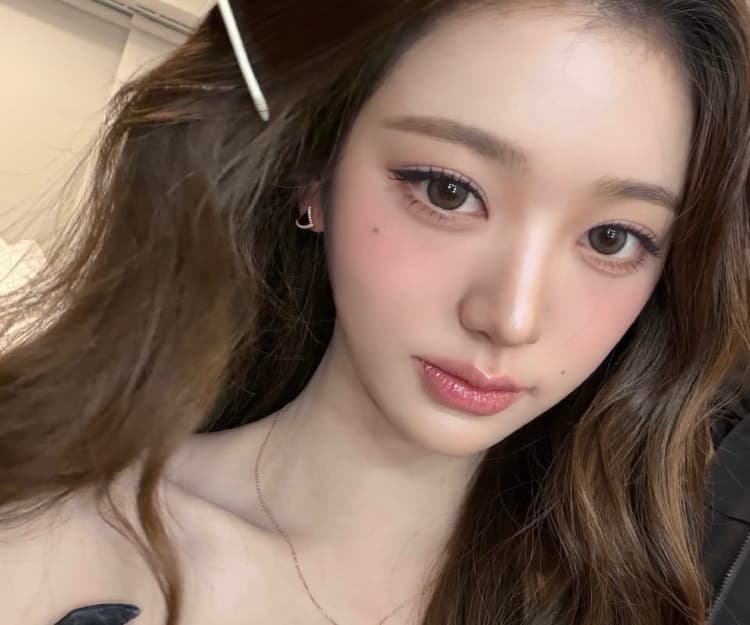 IVE張員瑛御用化妝師公開35件idol同款彩妝清單！演唱會必備底妝組合？1款定妝噴霧用至空瓶！