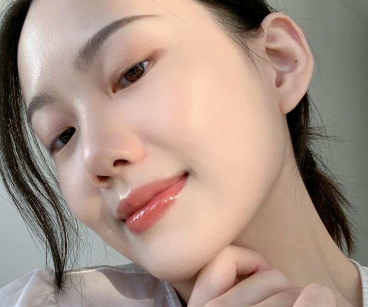 網民分享混油肌超強持久底妝法!粉底液混合XX:實測一整天不卡粉不溶妝