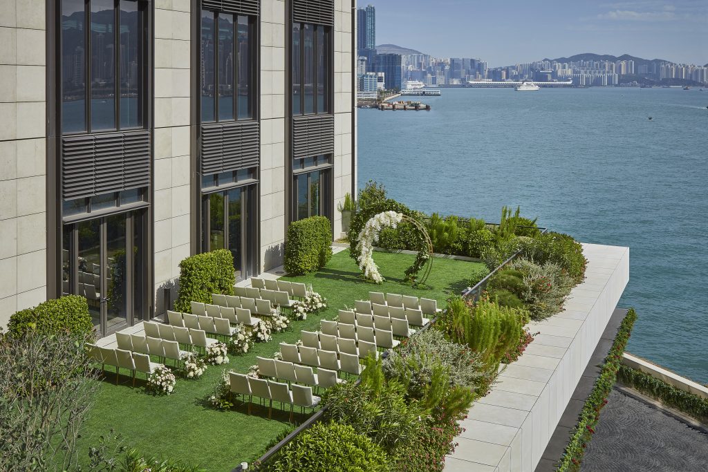 戶外草坪浪漫婚宴計劃包括個人化的酒店房間設備
