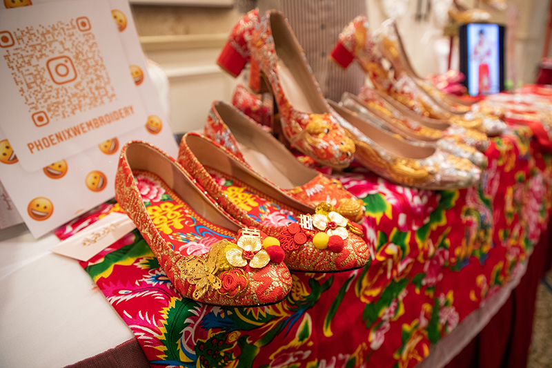 中式裙褂及鞋